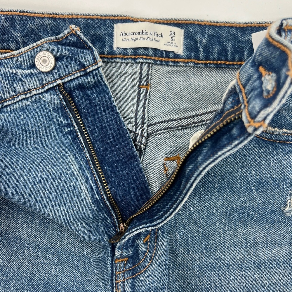 NWT Abercrombie & Fitch Distressed Ultra High Rise Kick Flare Crop Jeans 28 6R - Picture 4 of 7
